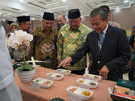 Pelantikan PPIH Embarkasi Surabaya Tahun 2024, Pj Gubernur Minta Petugas Terapkan 3 Prinsip