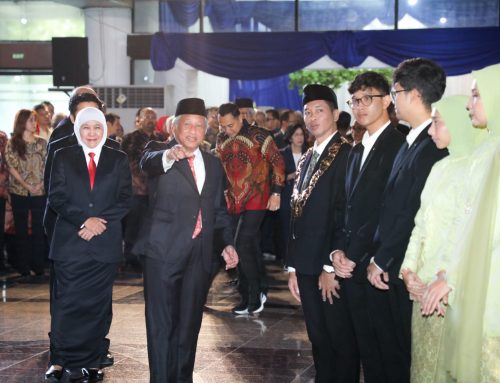Rektor ITS Bambang Pramujati Dilantik, Khofifah Optimis ITS Semakin Mampu Kembangkan Ekosistem Digital