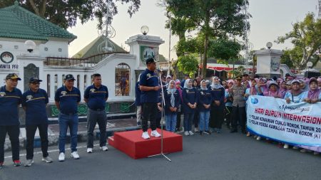 Peringati May Day, Ribuan Buruh Ikuti Fun Walk Bersama Pemkab Jombang