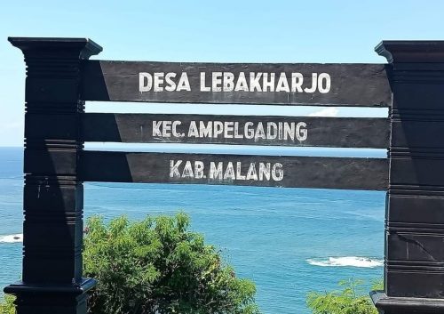 Gunung Semeru Keluarkan Banjir Lahar, Wisatawan Pantai Licin Harus Ekstra Hati-Hati