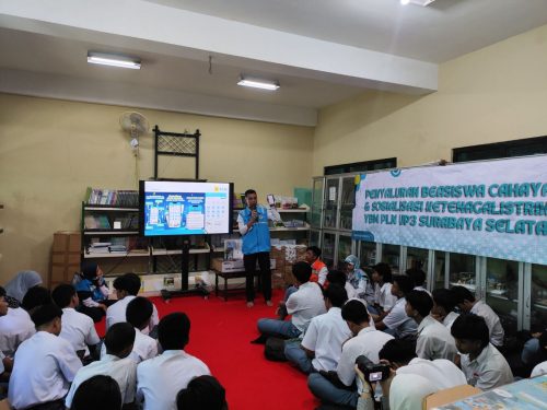 Peringati Hari Pendidikan Nasional, YBM PLN Berikan Beasiswa Pelajar SMP-SMA di Jatim